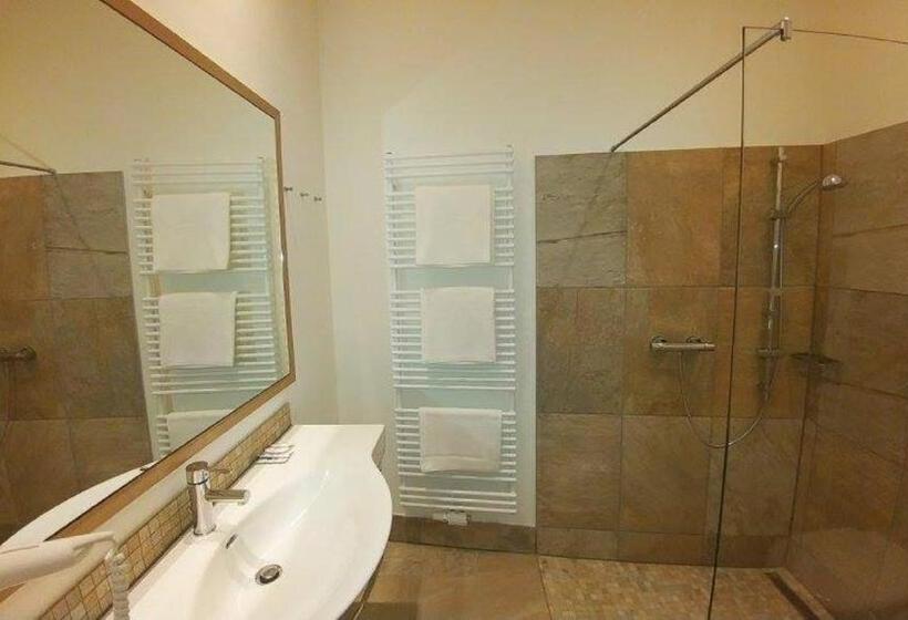 חדר סטנדרט לשלושה, Weinhotel Rieder