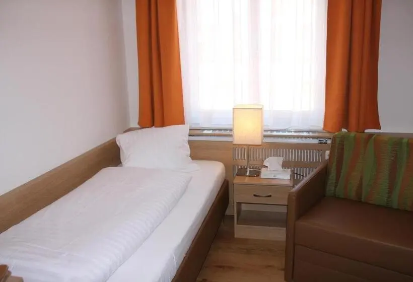Standard Yhden Hengen Huone, Weinhotel Rieder