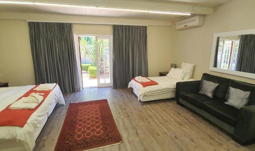 标准三人间, Acacia Westdene B&b