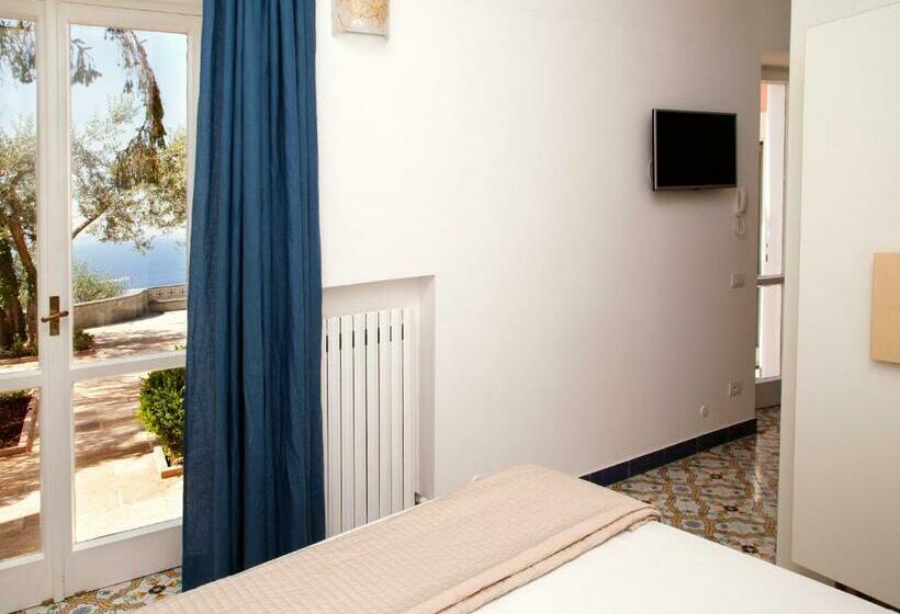 غرفة عائلية, Antonio Massa Lubrense