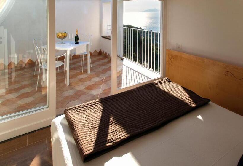 غرفة عائلية, Antonio Massa Lubrense