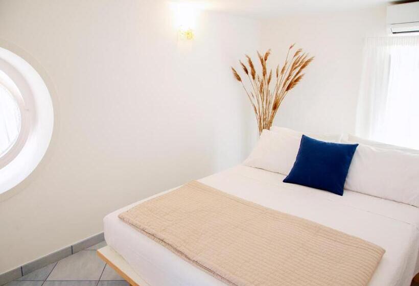 غرفة إقتصادية, Antonio Massa Lubrense