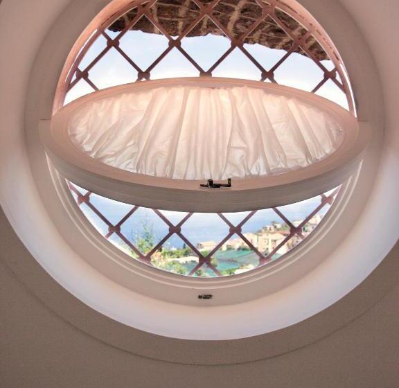 غرفة إقتصادية, Antonio Massa Lubrense