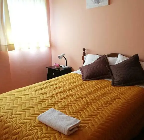 اتاق اکونومی یک تخته, Chapelet Hostal