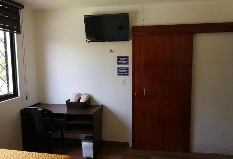 StandaardKamer, Chapelet Hostal