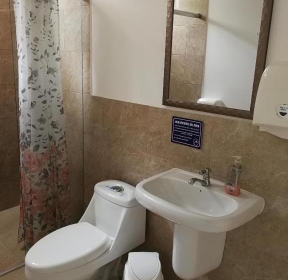 StandaardKamer, Chapelet Hostal