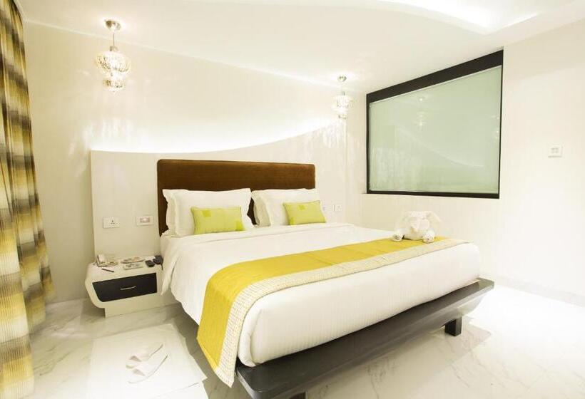 سوییت جونیور, Hash Six Hotels