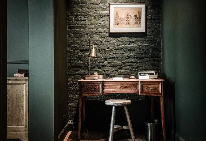Sviitti, 1898 The Post