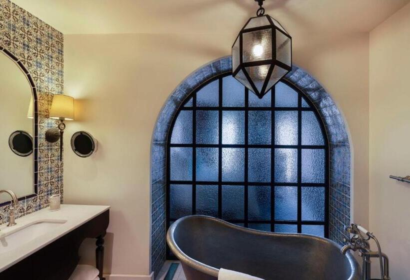 جناح جونيور, Banyan Tree Puebla