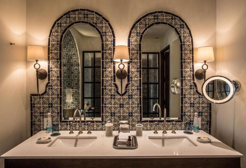 جناح جونيور, Banyan Tree Puebla