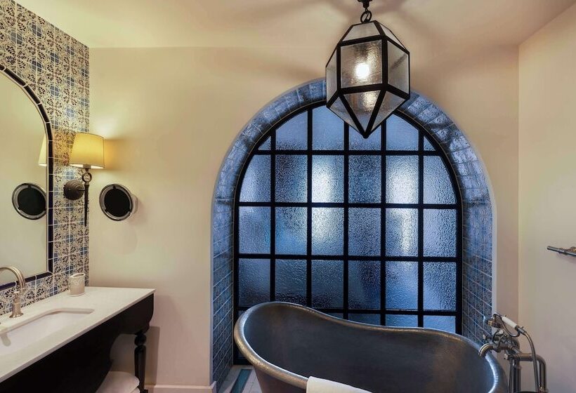 جناح جونيور, Banyan Tree Puebla