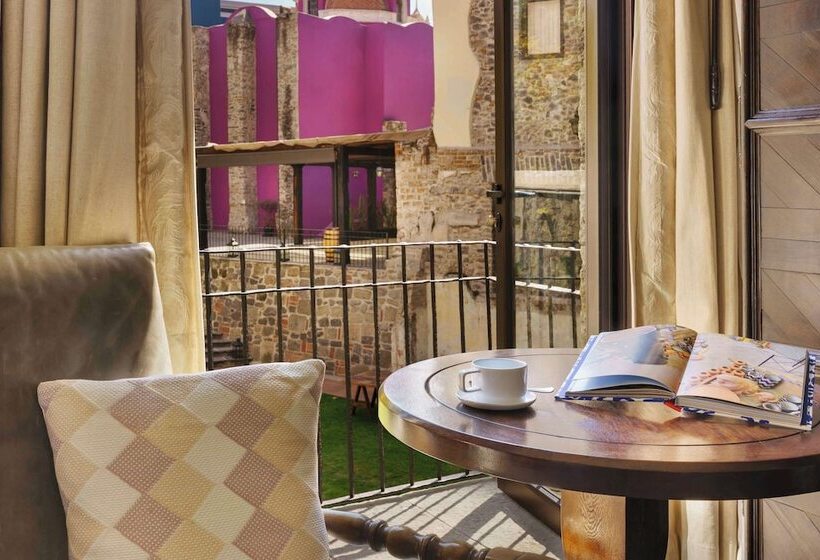 جناح جونيور, Banyan Tree Puebla