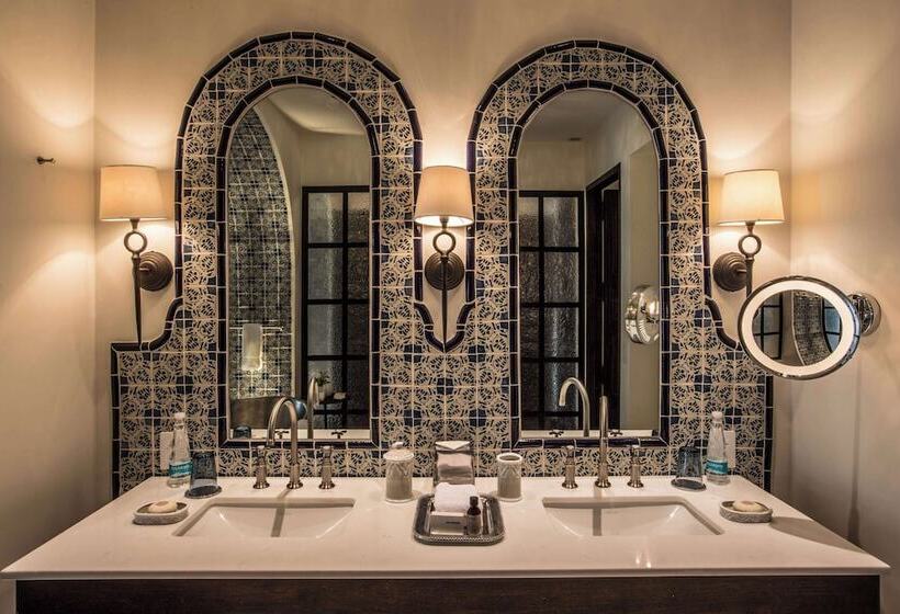 جناح جونيور, Banyan Tree Puebla