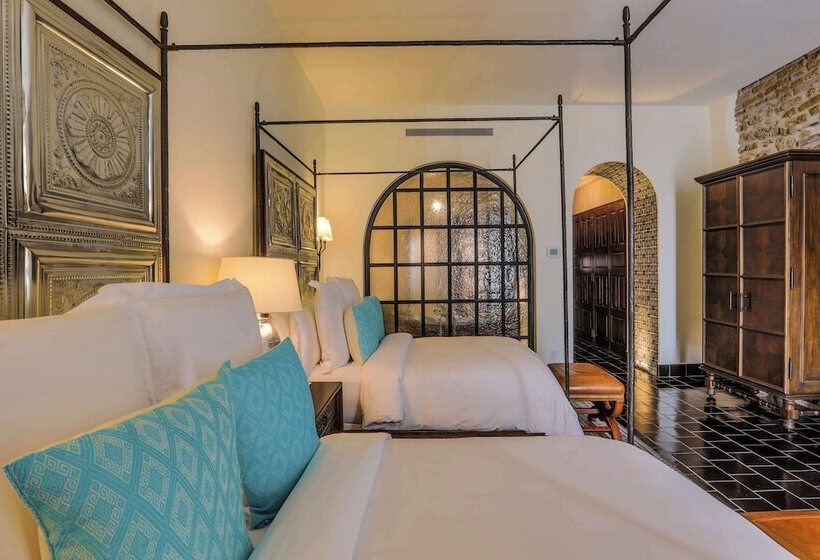 جناح جونيور, Banyan Tree Puebla