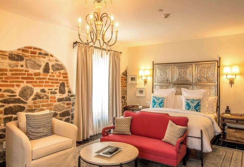 جناح جونيور, Banyan Tree Puebla