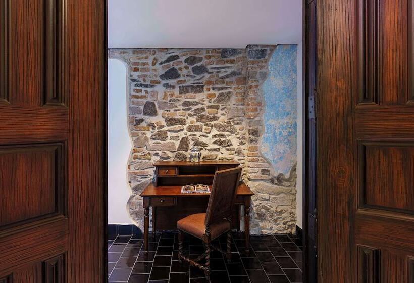 جناح جونيور, Banyan Tree Puebla