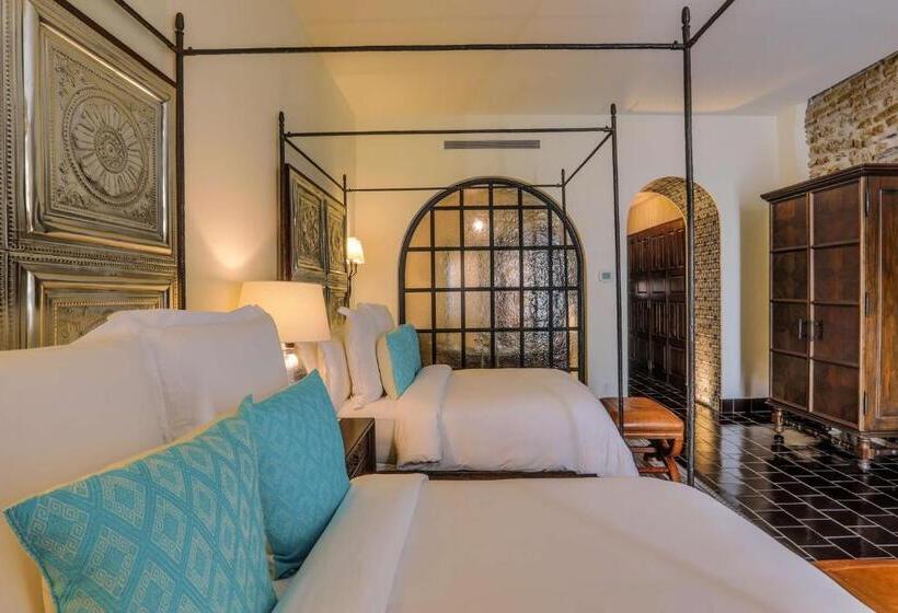 جناح جونيور, Banyan Tree Puebla