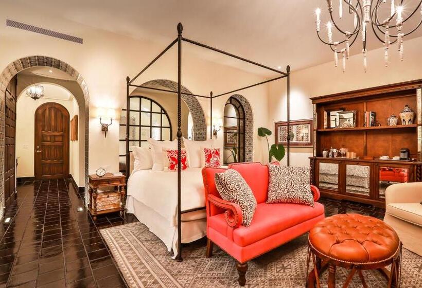 جناح جونيور, Banyan Tree Puebla