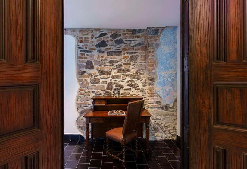 جناح جونيور, Banyan Tree Puebla