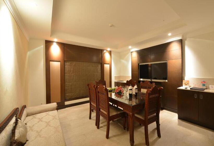 Люкс Deluxe Кровать Кинг, Ramada Plaza Chennai