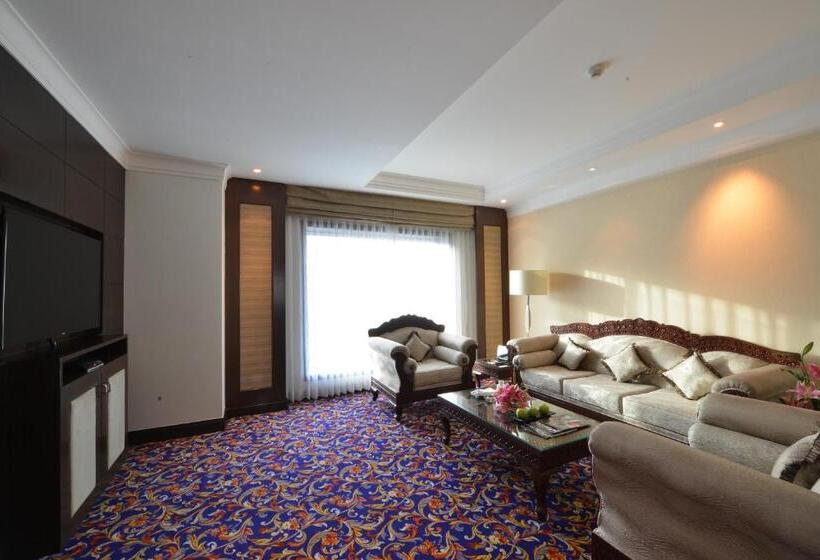 Люкс Deluxe Кровать Кинг, Ramada Plaza Chennai