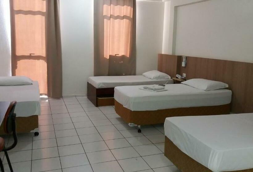 חדר סטנדרט לארבעה, Romanville