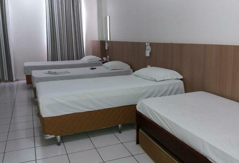 חדר סטנדרט לארבעה, Romanville