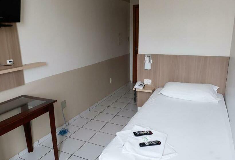 חדר דלוקס יחיד, Romanville