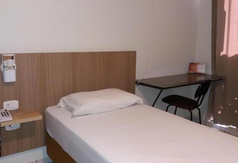 חדר דלוקס יחיד, Romanville