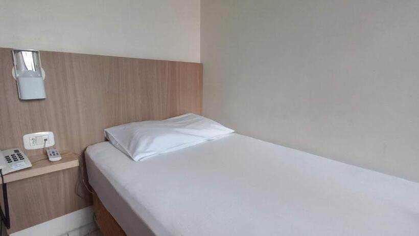 חדר דלוקס יחיד, Romanville