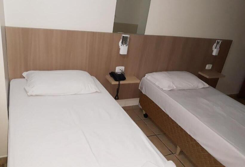 חדר דלוקס, Romanville