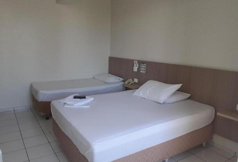 חדר דלוקס לשלושה, Romanville