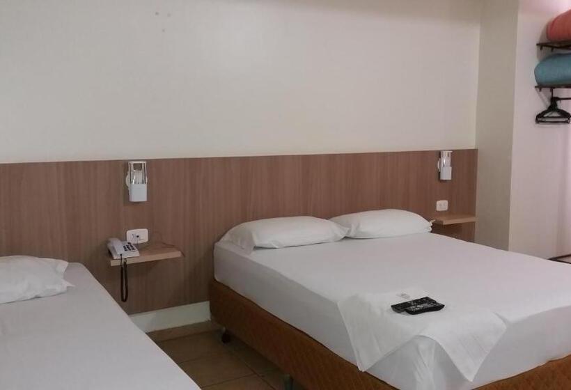 חדר דלוקס לשלושה, Romanville