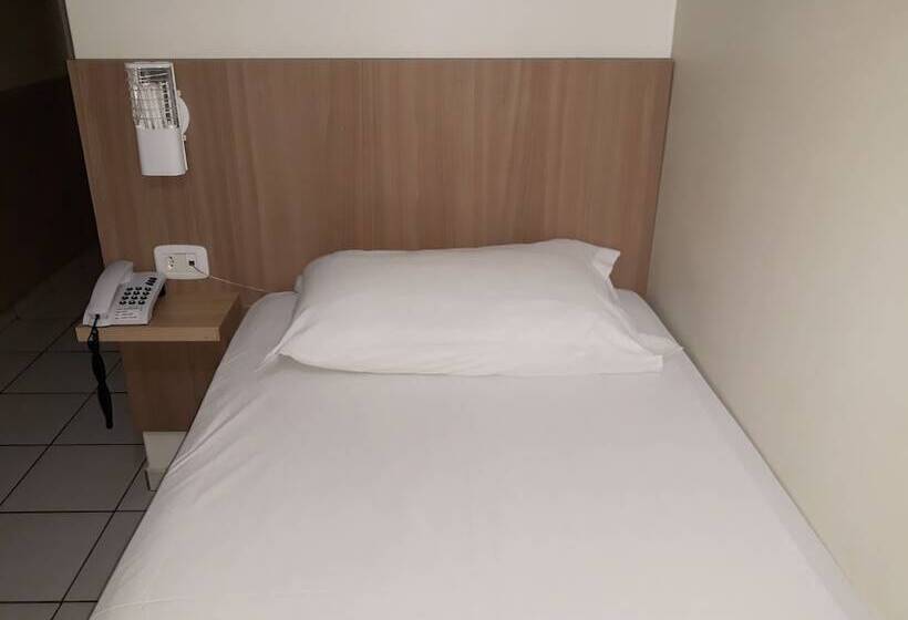 חדר דלוקס יחיד, Romanville