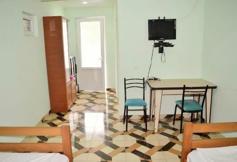 اتاق استاندارد با چشمانداز استخر, Tedi