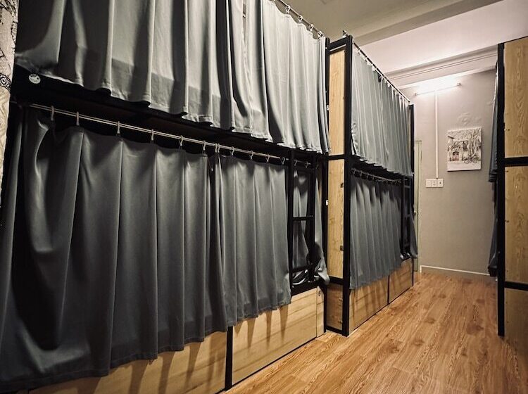 تختخواب در اتاق مشترک, Alleyway Hostel Adults Only