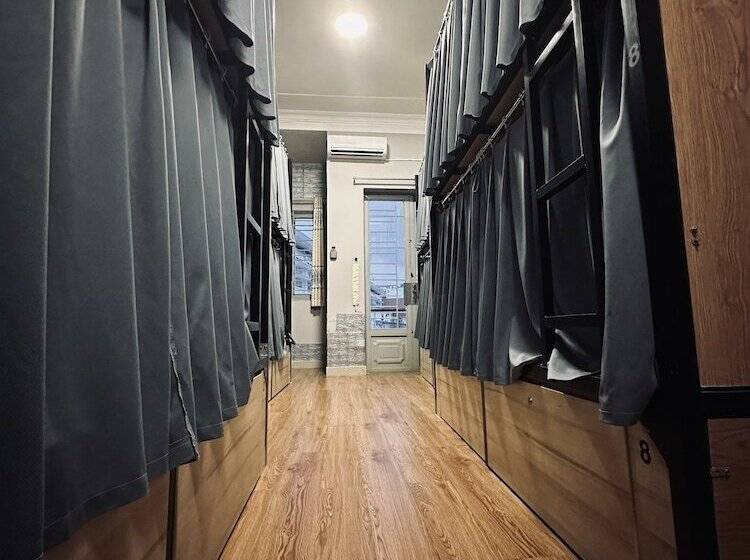 تختخواب در اتاق مشترک, Alleyway Hostel   Adults Only