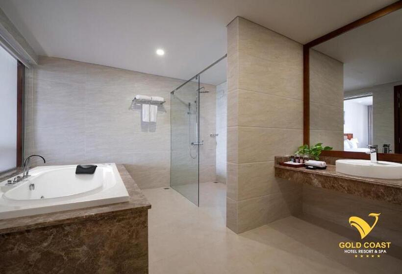 Deluxe Suite Sea View, Gold Coast Hotel Resort & Spa