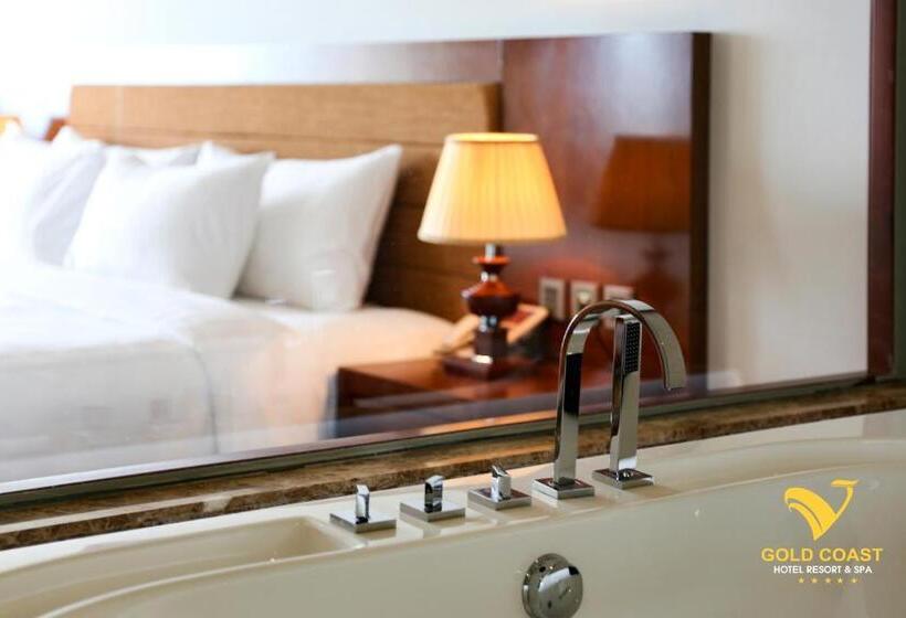 Deluxe Suite Sea View, Gold Coast Hotel Resort & Spa