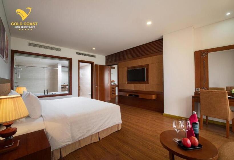 Deluxe Suite Sea View, Gold Coast Hotel Resort & Spa