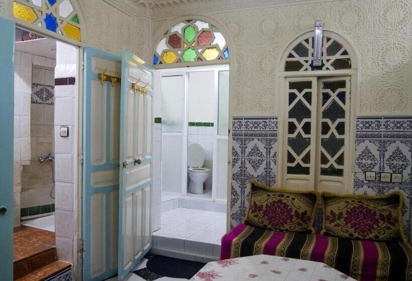 이코노미 룸, Hostel Aline