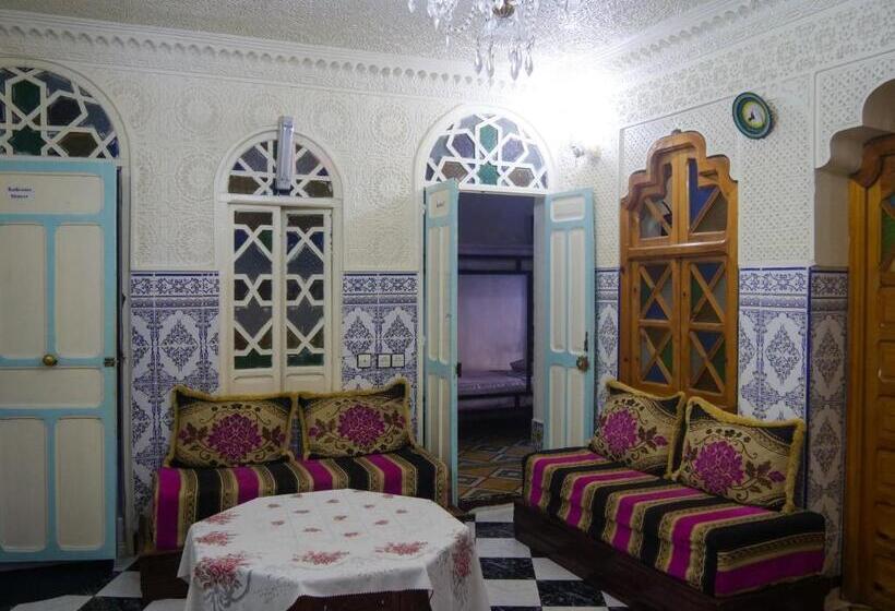 이코노미 룸, Hostel Aline