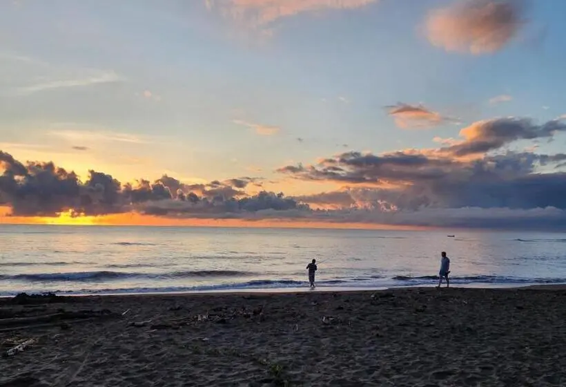 ルームシェアのワンベッド, Hostel Tortuguero 7backpackers