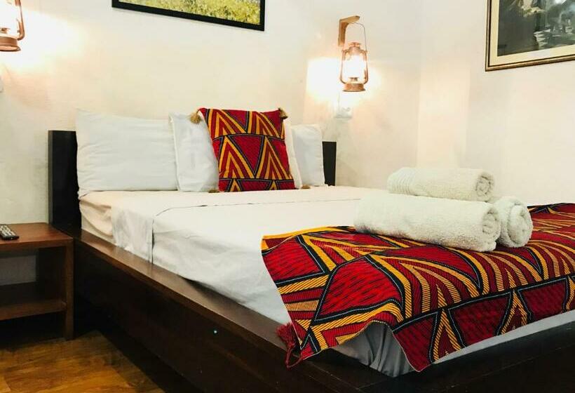 غرفة قياسية, Cafe Central