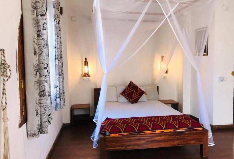 غرفة قياسية, Cafe Central