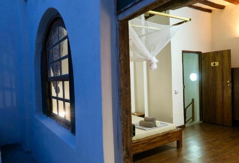 غرفة قياسية, Cafe Central