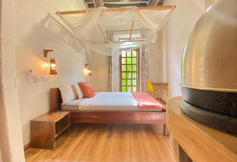 غرفة إقتصادية فردية, Cafe Central