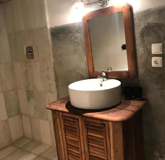 إستوديو قياسى, Cafe Central