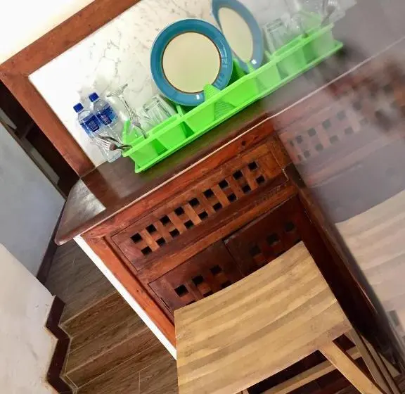استودیوی استاندارد, Cafe Central