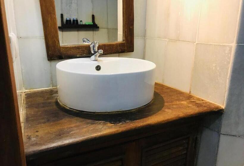 إستوديو قياسى, Cafe Central